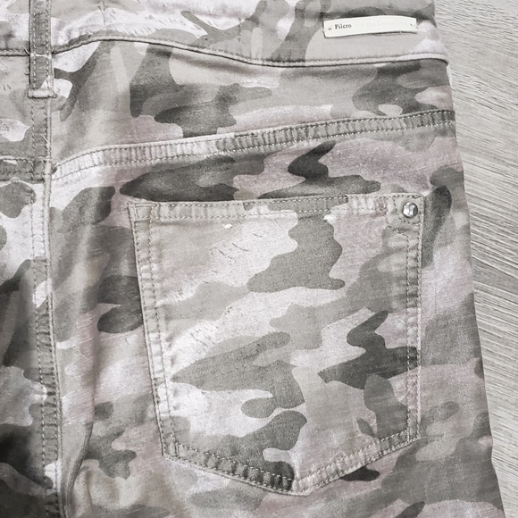 Pilcro And The Letterpress Camo High Rise Jeans - Picture 4 of 6